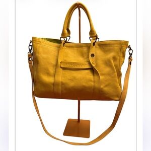 Longchamp 3D 2-way Tote Leather
- Color: Mustard